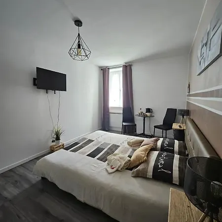 D Hotes Au Bonheur Du Gave Piscine Et Jacuzzi Bed & Breakfast